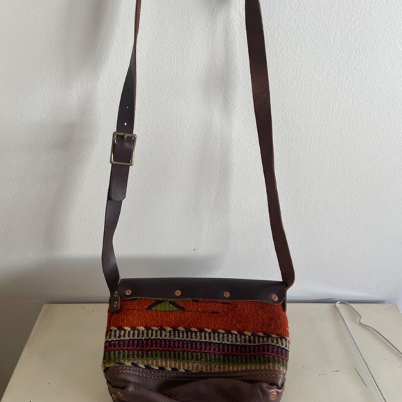 Gently Used Will Leather Goods Crossbody Purse. - Picture 2 of 4